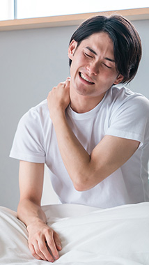 交通事故によるむちうちで動かせなかった首と激痛が改善し、朝もスッと起きられるようになりました!