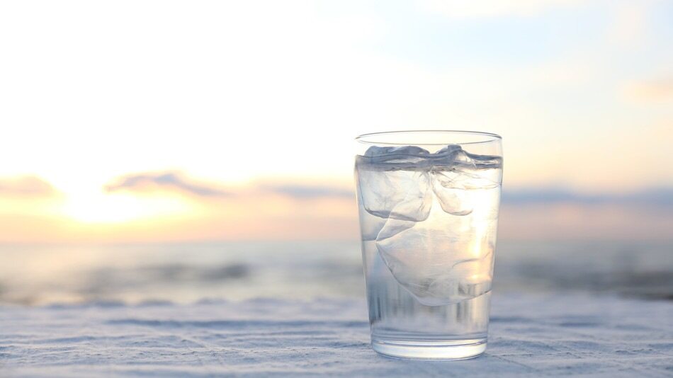 健康のための水飲み習慣とカイロプラクティックの重要性